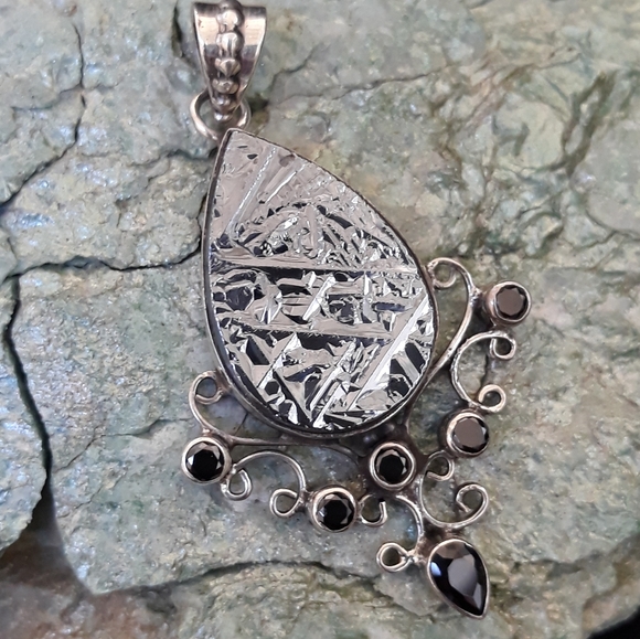Silicon Crystal & Black Onyx Silver Pendant - Picture 6 of 6